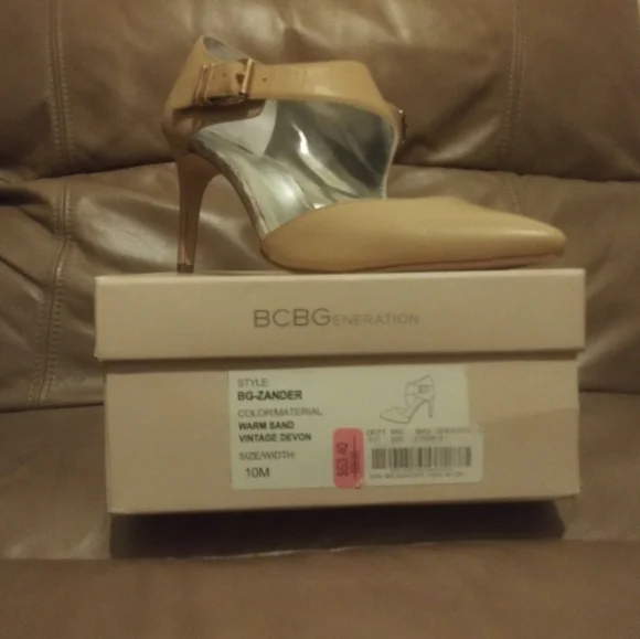 NWT ladies leather pumps. - Picture 5 of 9